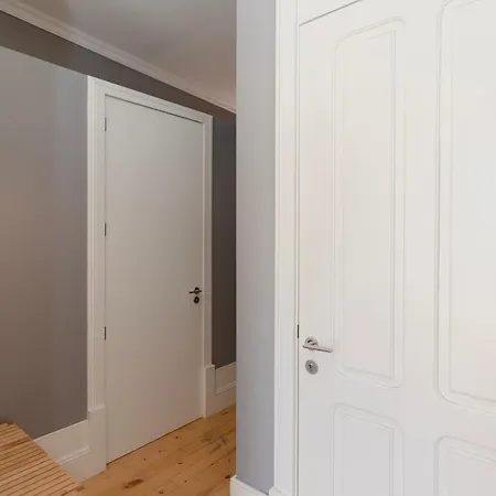 Apartment Liiiving In - Silver Light