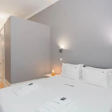 Liiiving In - Silver Light Apartment