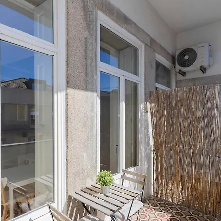 Apartment Liiiving In - Silver Light *